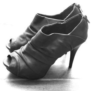Simply Vera Wang gray peep toe booties